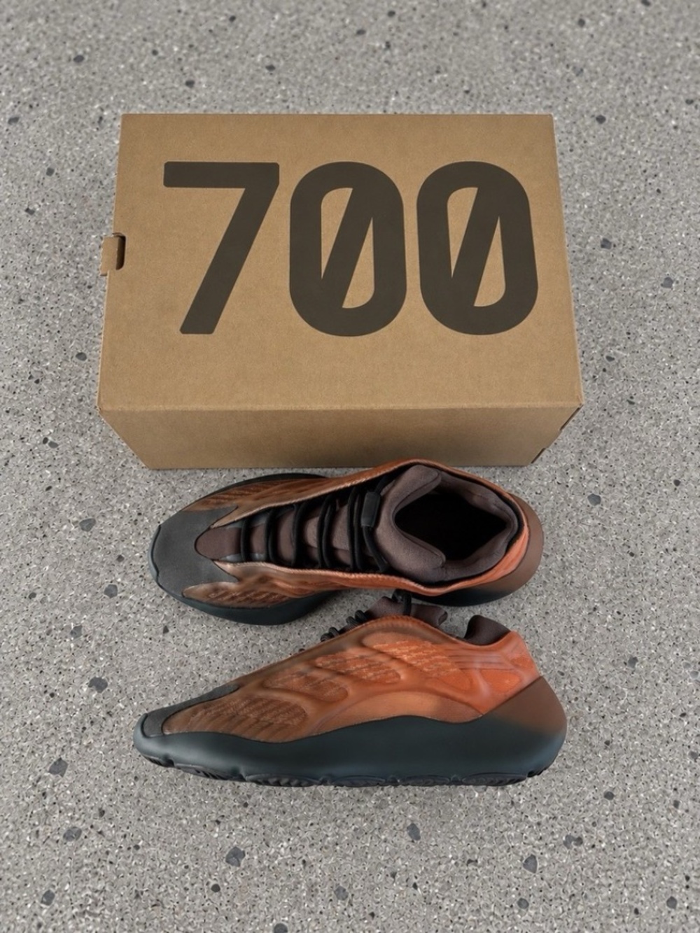 Adidas Yeezy 700 V3 “Copper Fade” Men's Sneakers Tru Form Gray/Orange Sz 9.5 US